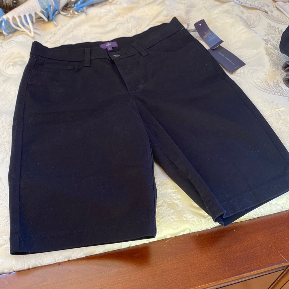 NWT NYDJ slimming fit black jean Shorts